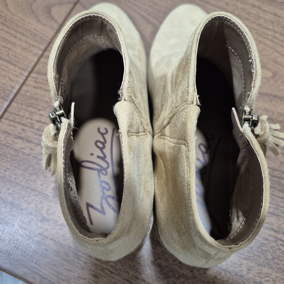 New! Zodiac Val Western Tassel Suede Feel Booties - Picture 9 of 11